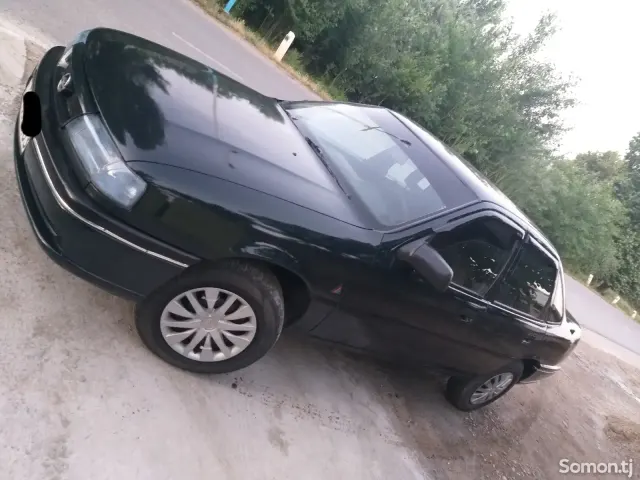 Opel Vectra A 1995 · 1.6 MT