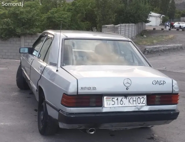 Mercedes-Benz W201 1986 · 2.0 MT