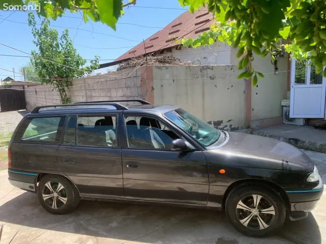 Opel Astra F 1996 · 1.6 MT