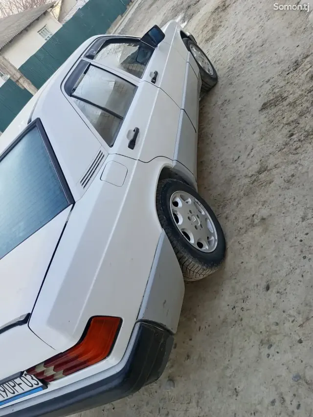 Mercedes-Benz W201 1989 · 1.8 MT