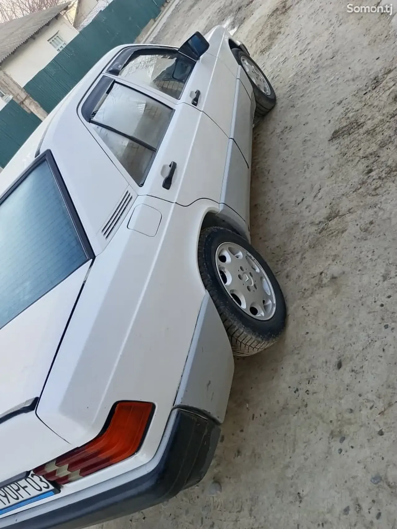 Mercedes-Benz W201 1989 · 1.8 MT