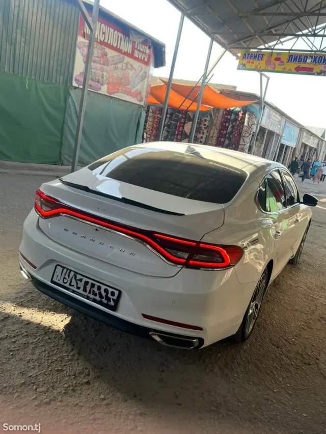 Hyundai Grandeur 2017 · 3.0 AT