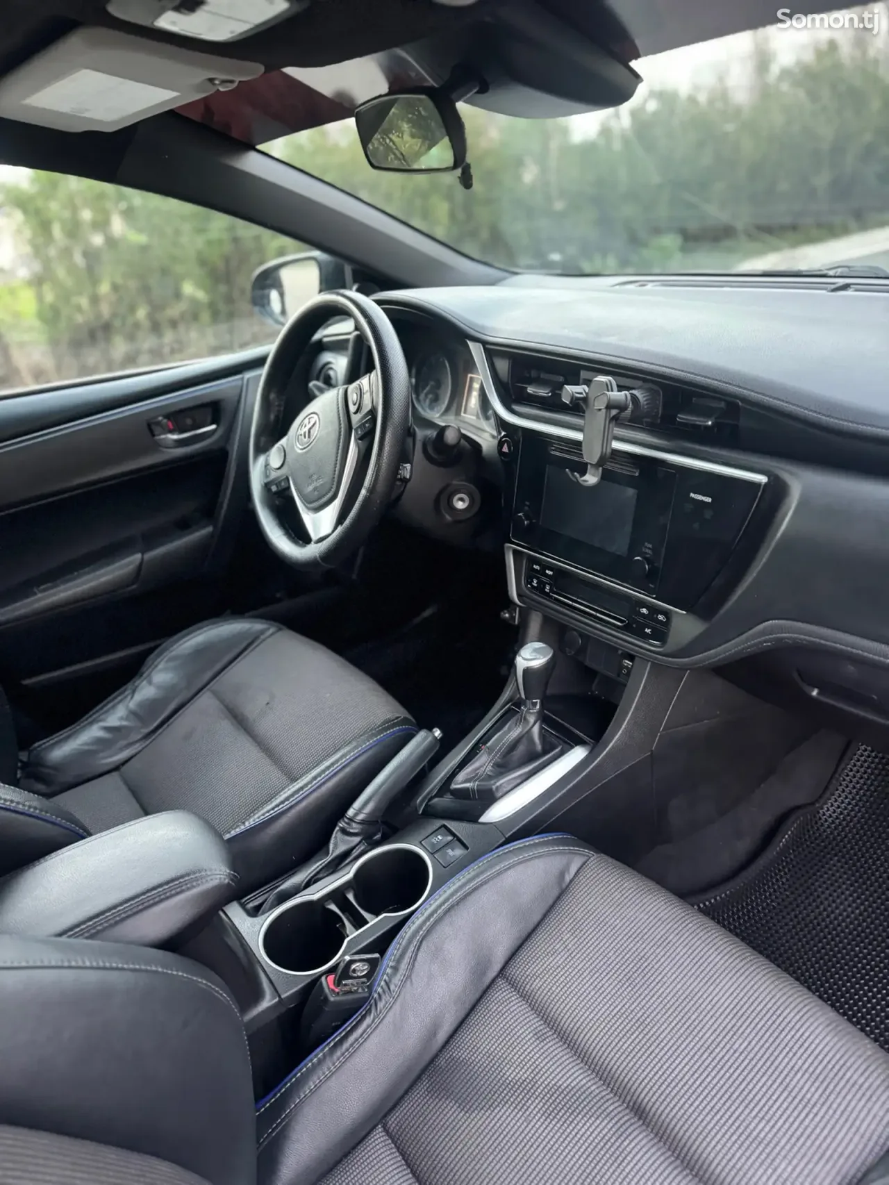 Toyota Camry 2017 · 1.8 AT