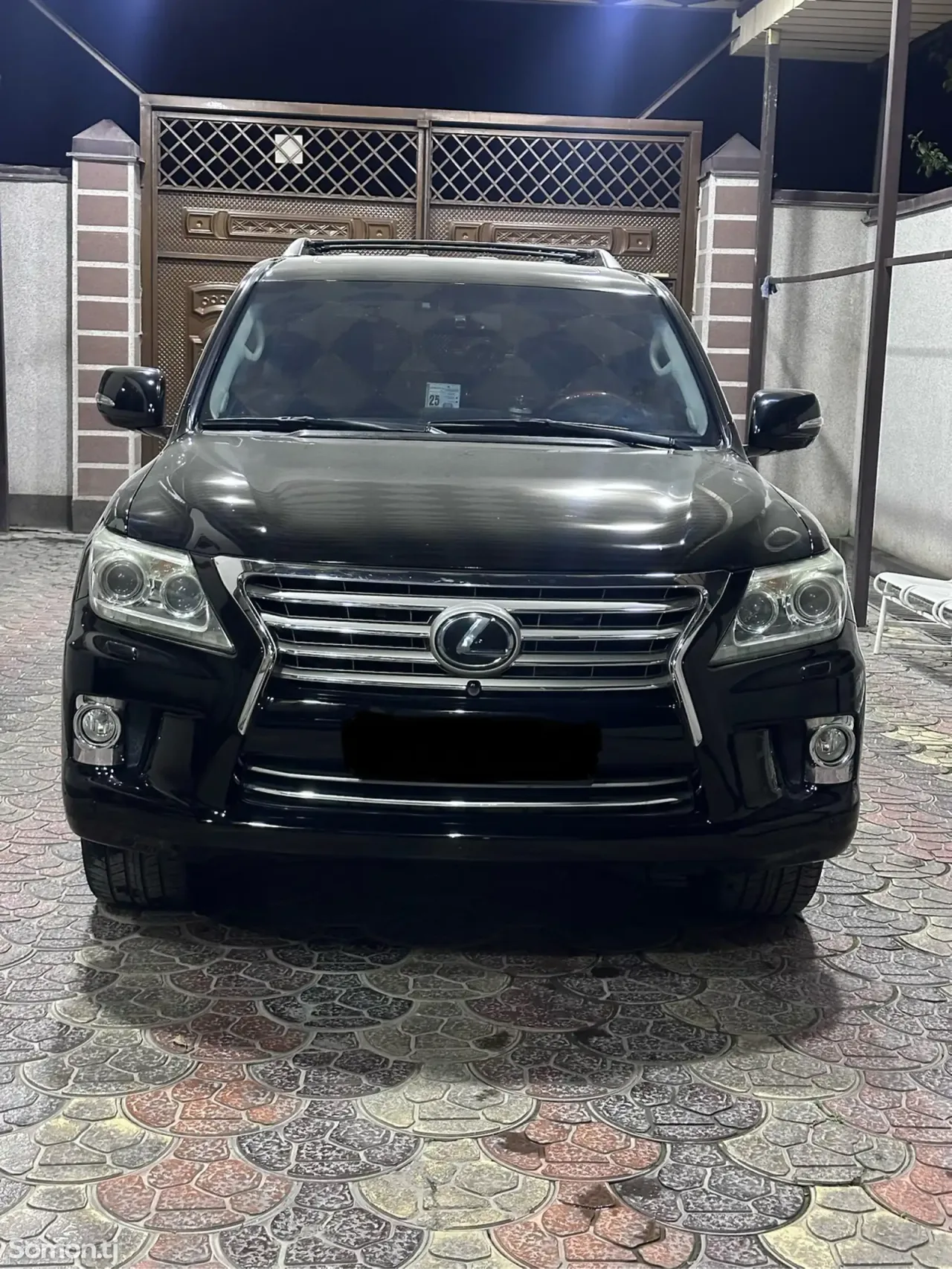 Lexus LX series 2015 · 5.7 AT