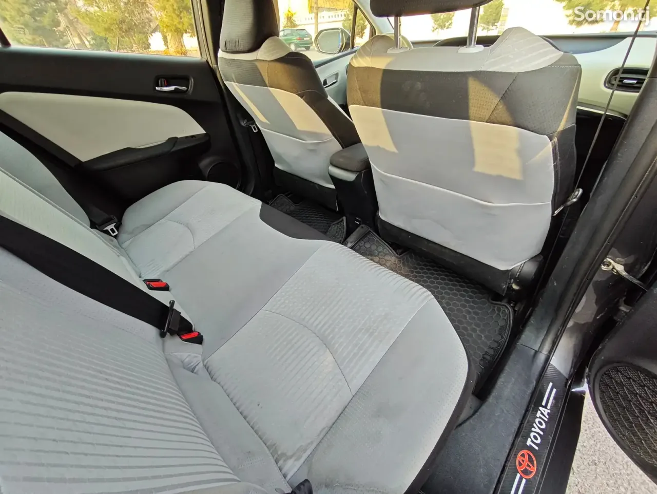 Toyota Prius 2016 · 1.8 AT