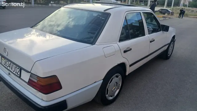 Mercedes-Benz W124 1988 · 2.0 MT