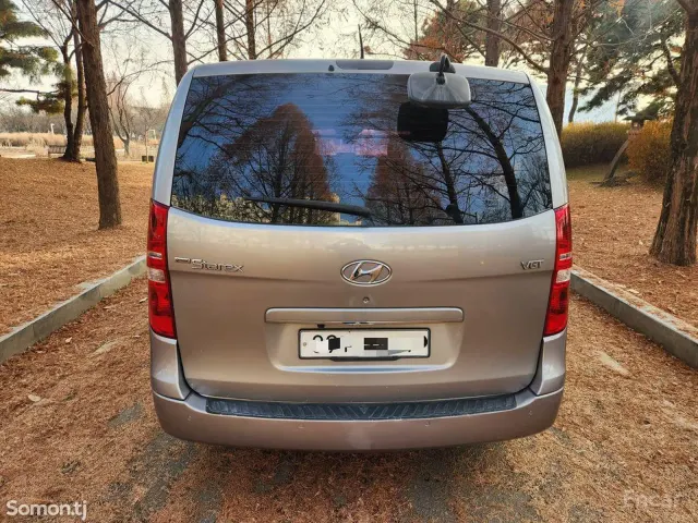 Hyundai Staria 2015 · 2.5 AT