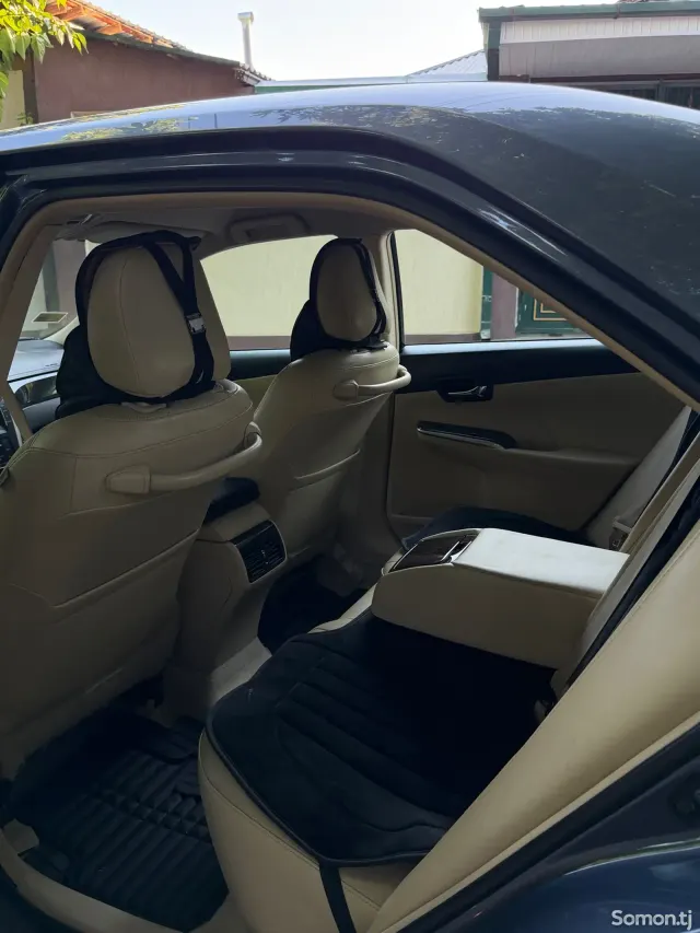 Toyota Camry 2015 · 2.5 AT