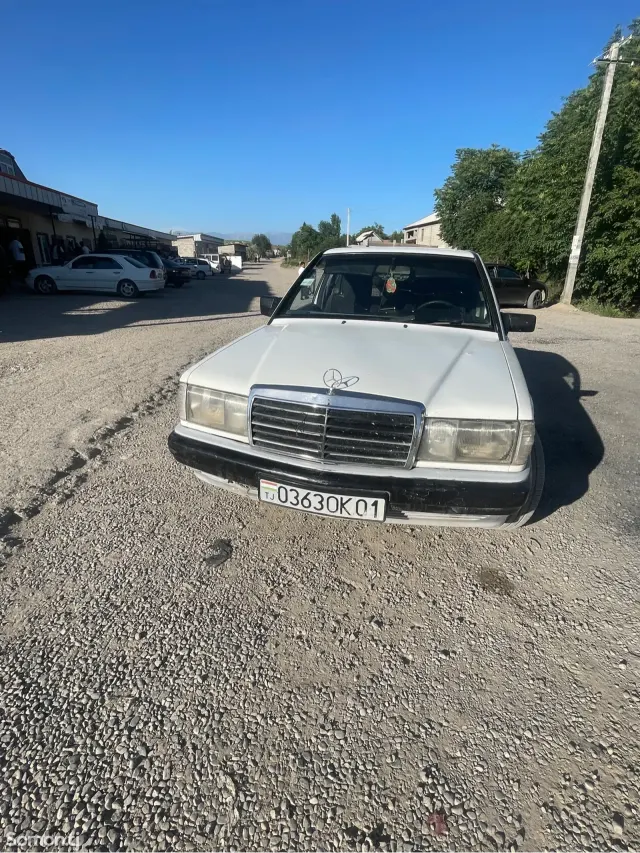 Mercedes-Benz W201 1991 · 1.8 MT