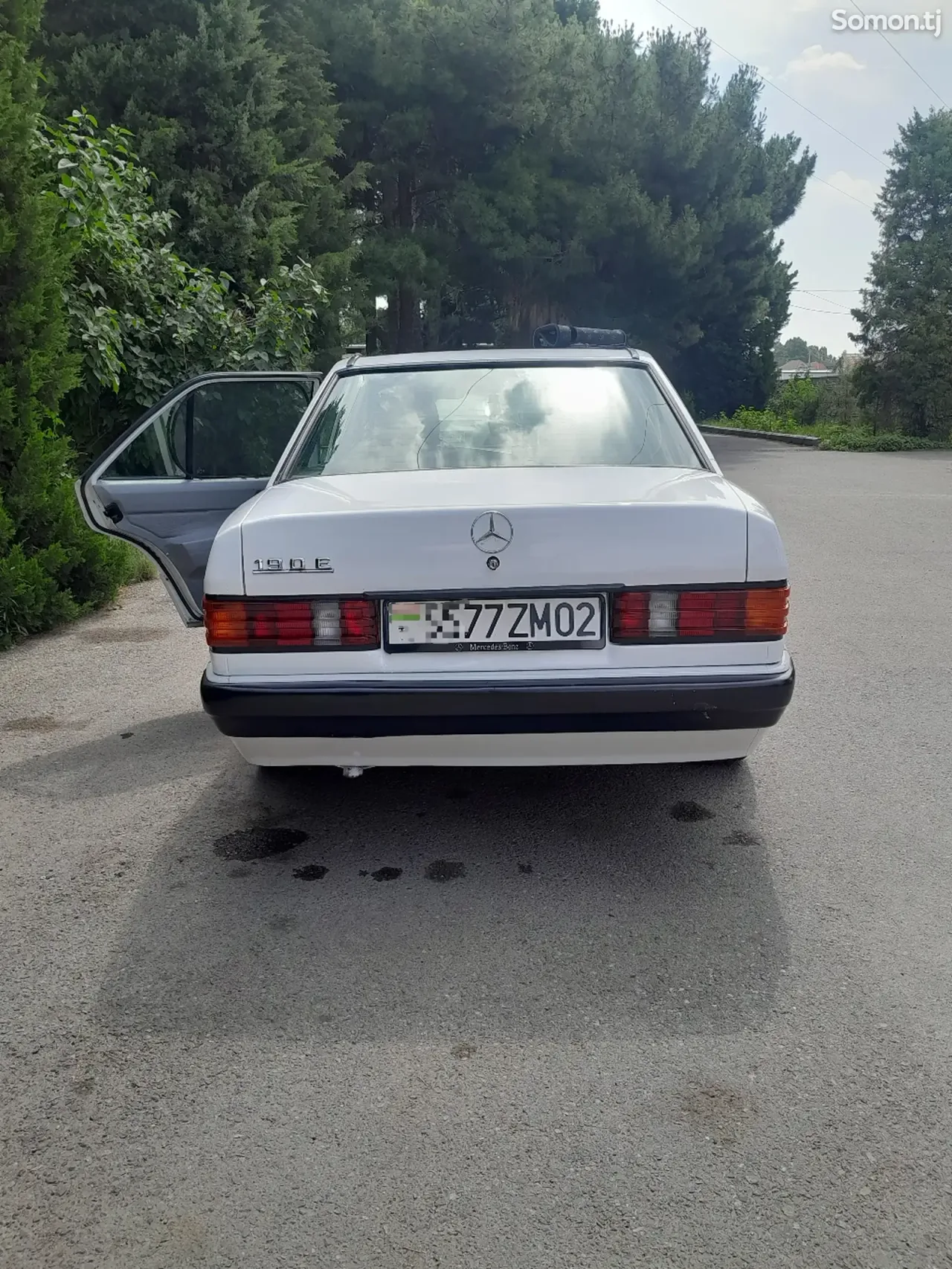 Mercedes-Benz W201 1990 · 1.8 MT