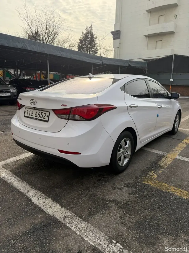 Hyundai Avante 2015 · 1.6 AT