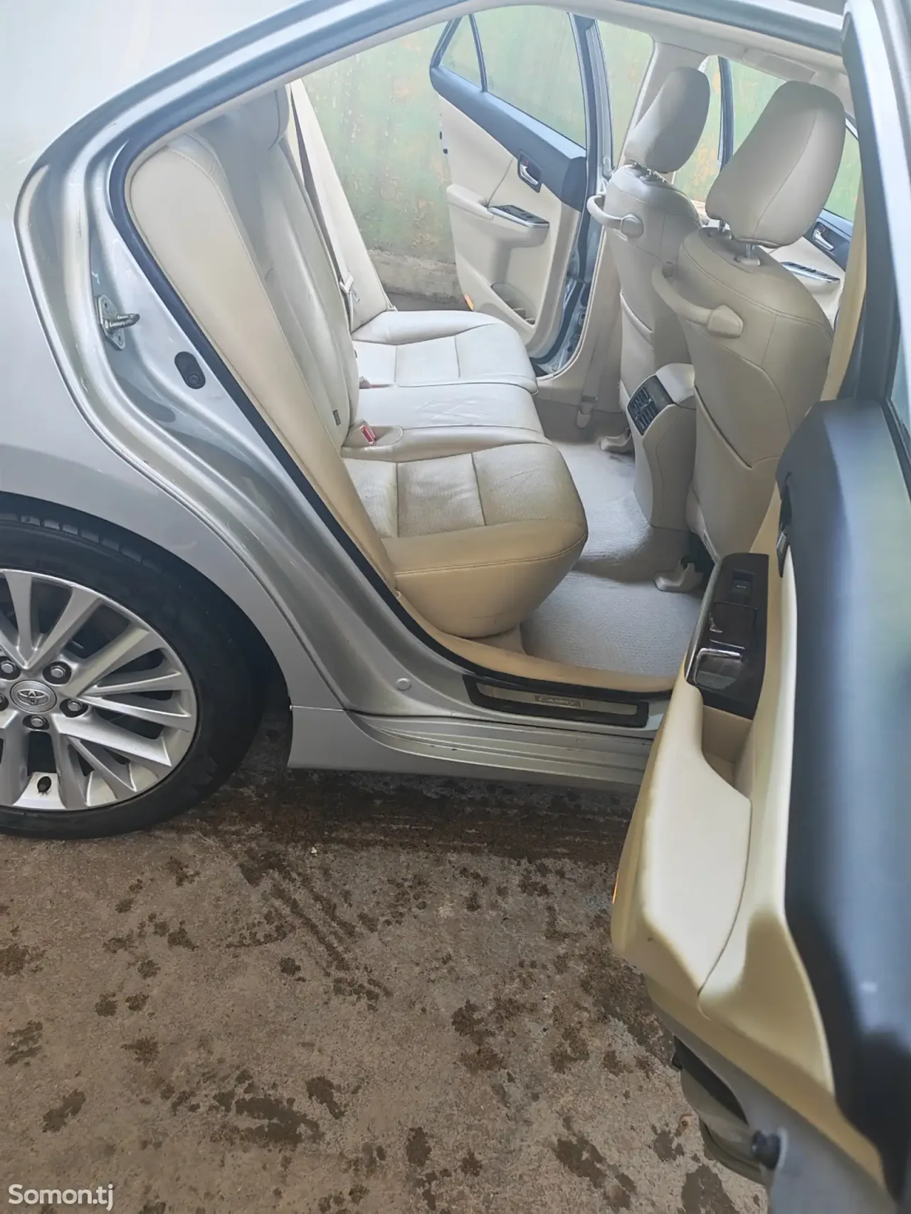 Toyota Camry 2015 · 2.5 AT