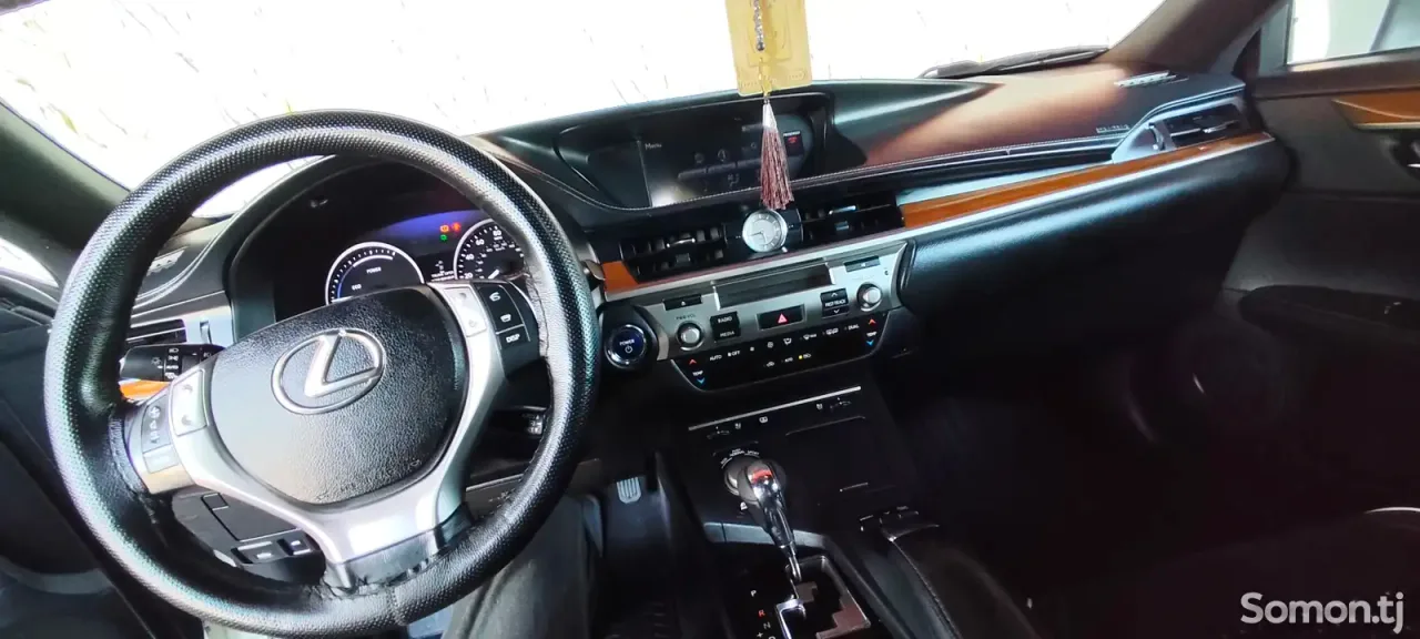 Lexus ES series 2014 · 3.0 AT
