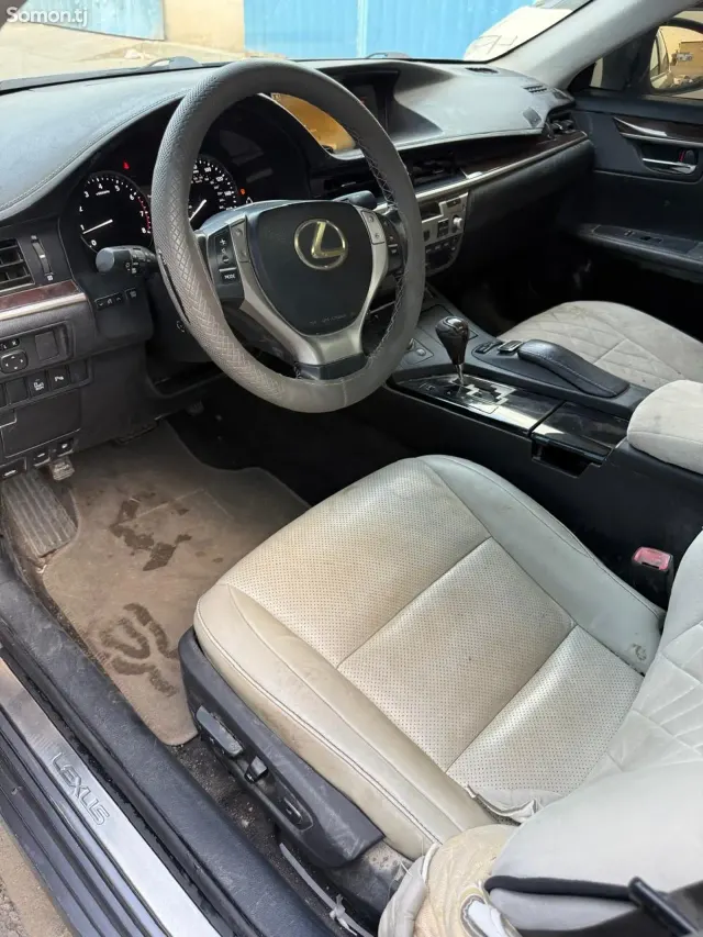 Lexus ES series 2014 · 3.5 AT