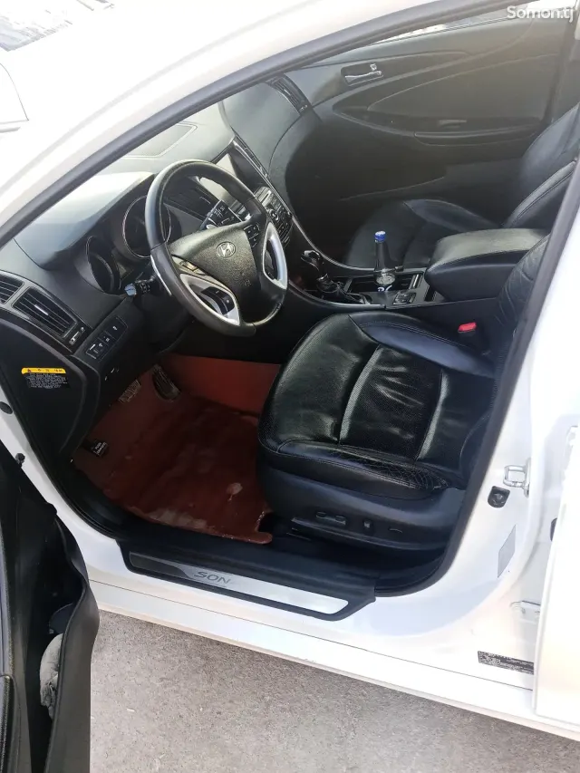 Hyundai Sonata 2013 · 2.0 AT