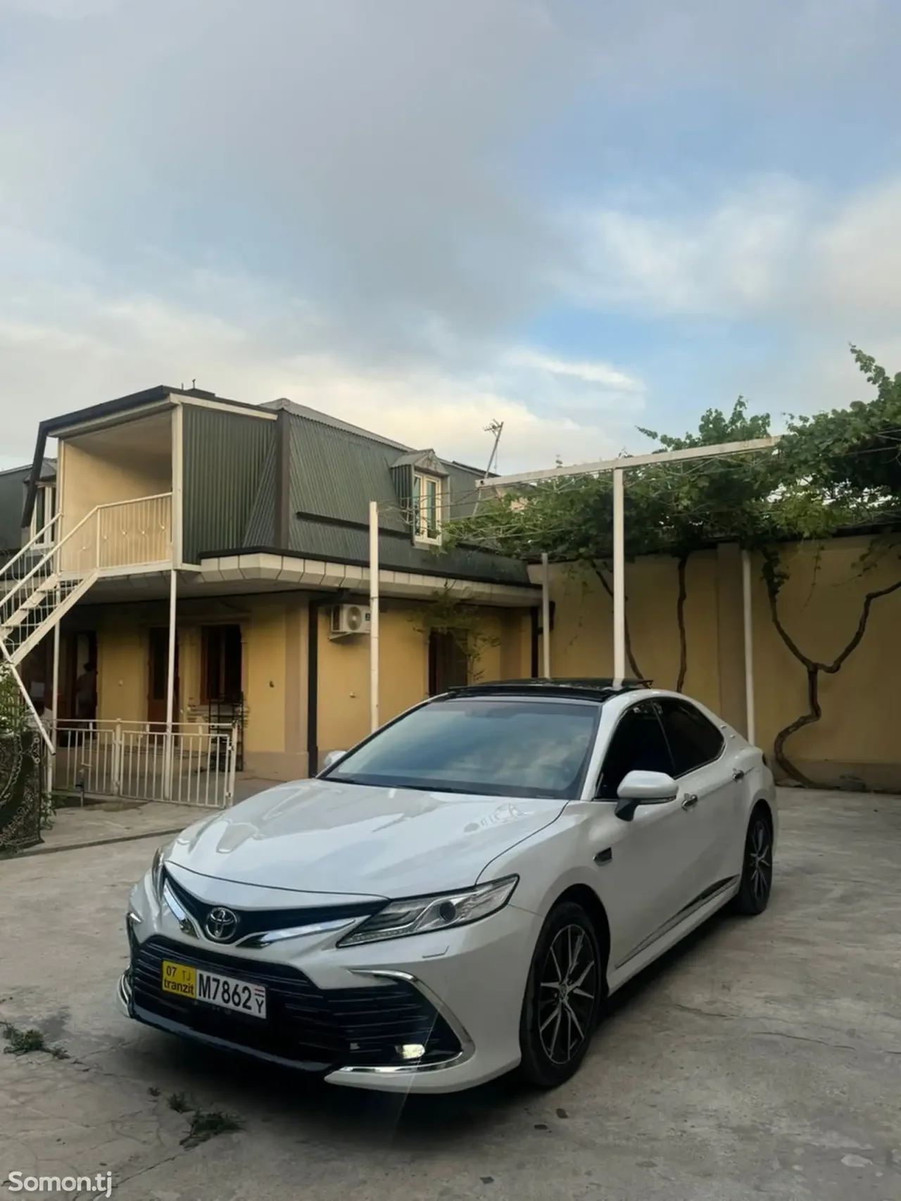 Toyota Camry 2024 · 3.5 AT