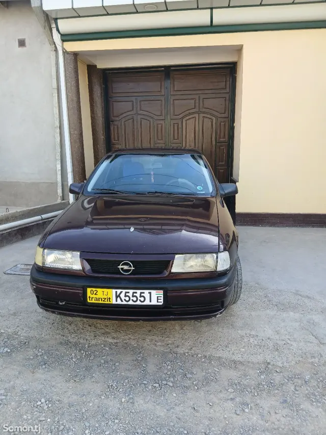 Opel Vectra A 1993 · 1.6 MT