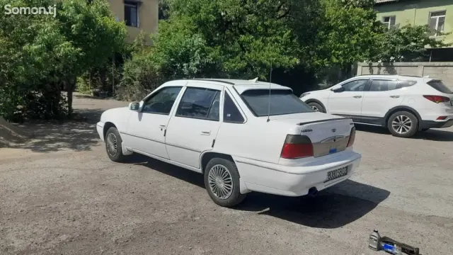 Daewoo Nexia 1995 · 1.5 MT