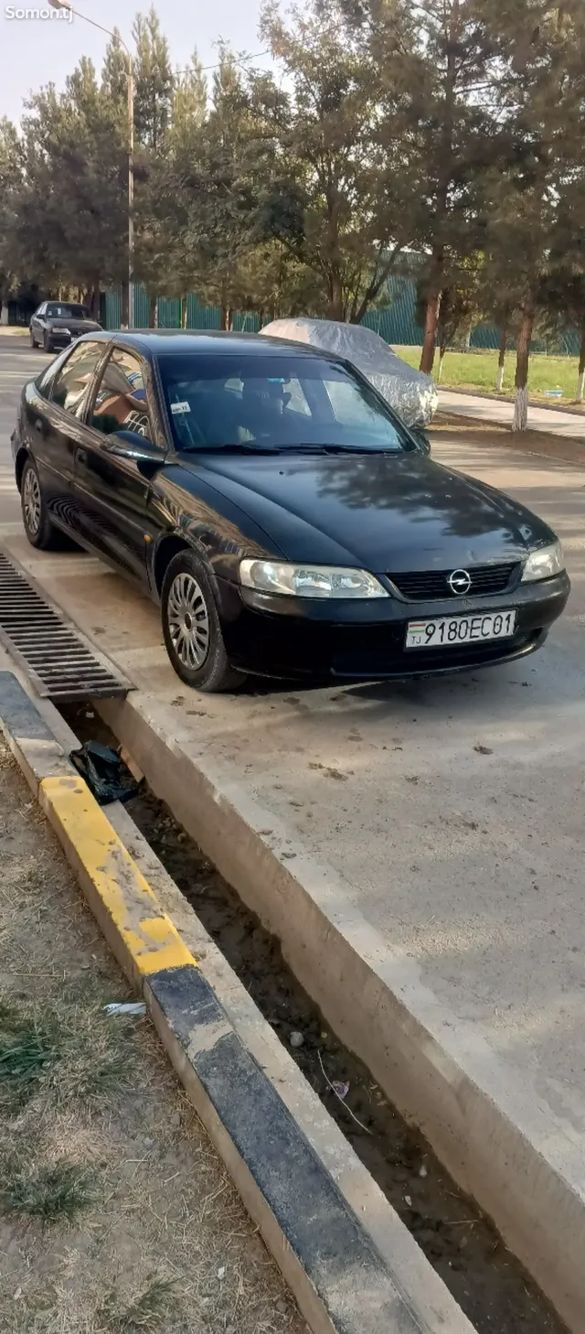 Opel Vectra B 1996 · 1.6 MT