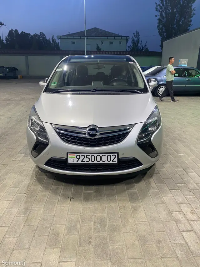 Opel Zafira 2014 · 1.6 MT