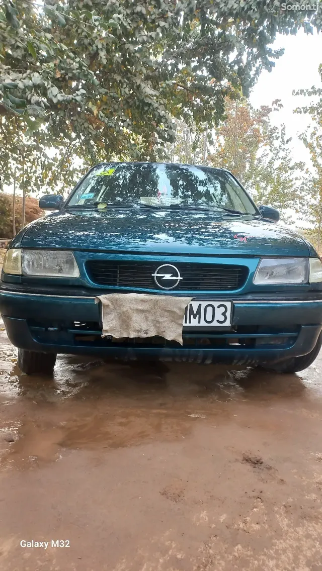 Opel Astra F 1994 · 1.6 MT