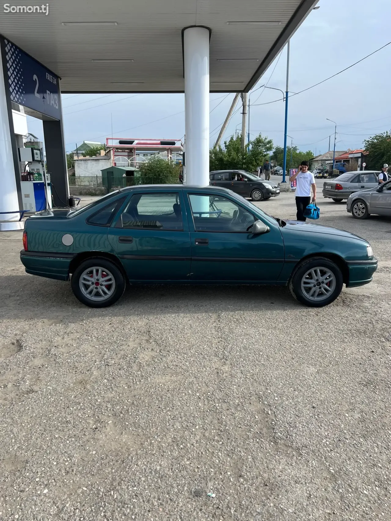 Opel Vectra A 1994 · 1.6 MT