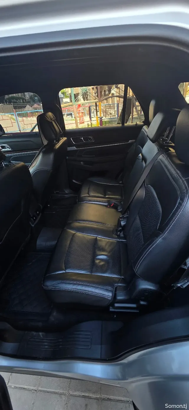 Ford Explorer 2019 · 3.5 AT
