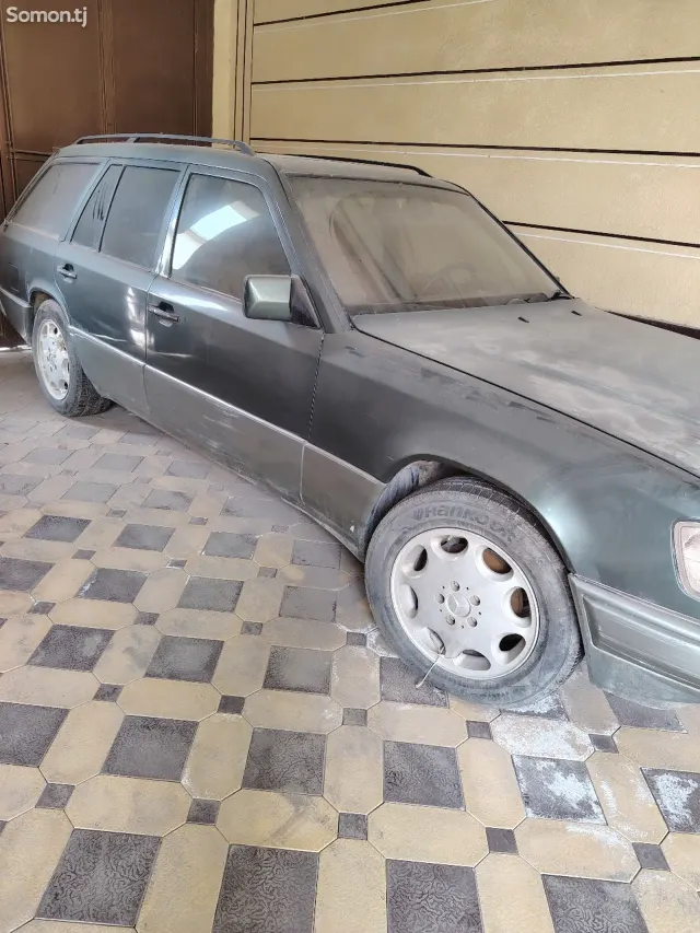 Mercedes-Benz W124 1994 · 2.0 MT