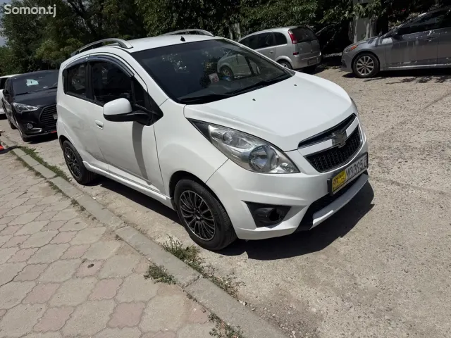 Chevrolet Spark 2012 · 1.1 AT