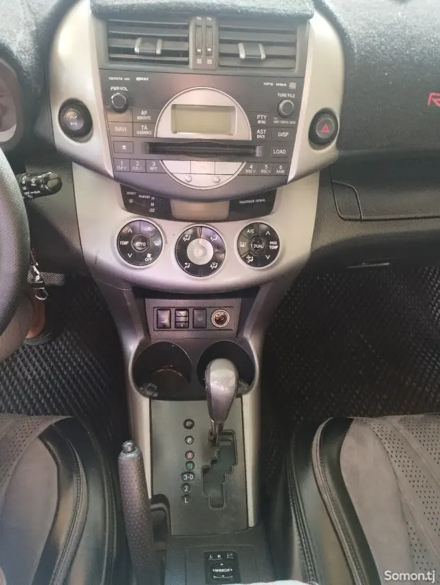 Toyota RAV 4 2007 · 2.4 AT