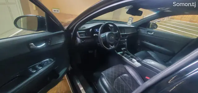 Kia Optima 2016 · 2.0 AT