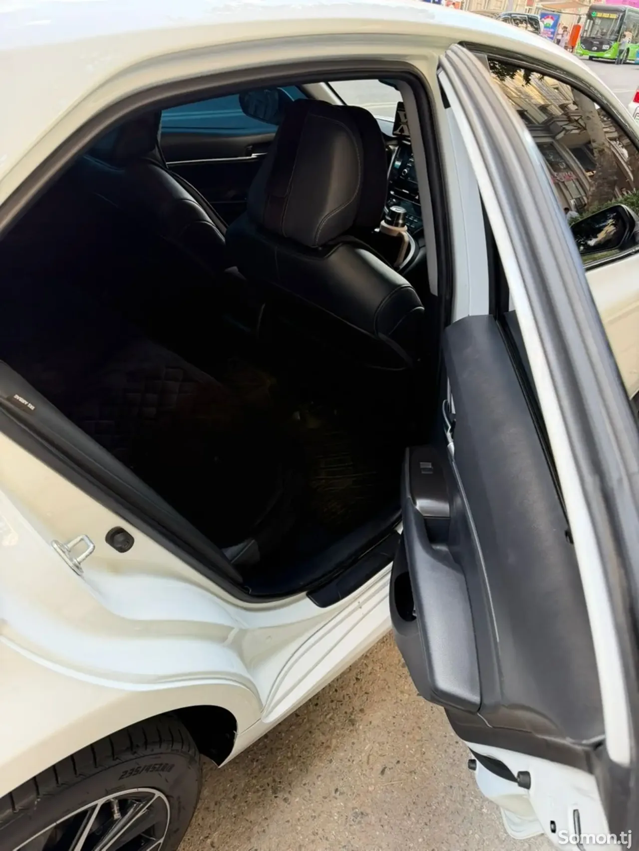 Toyota Camry 2021 · 2.5 AT