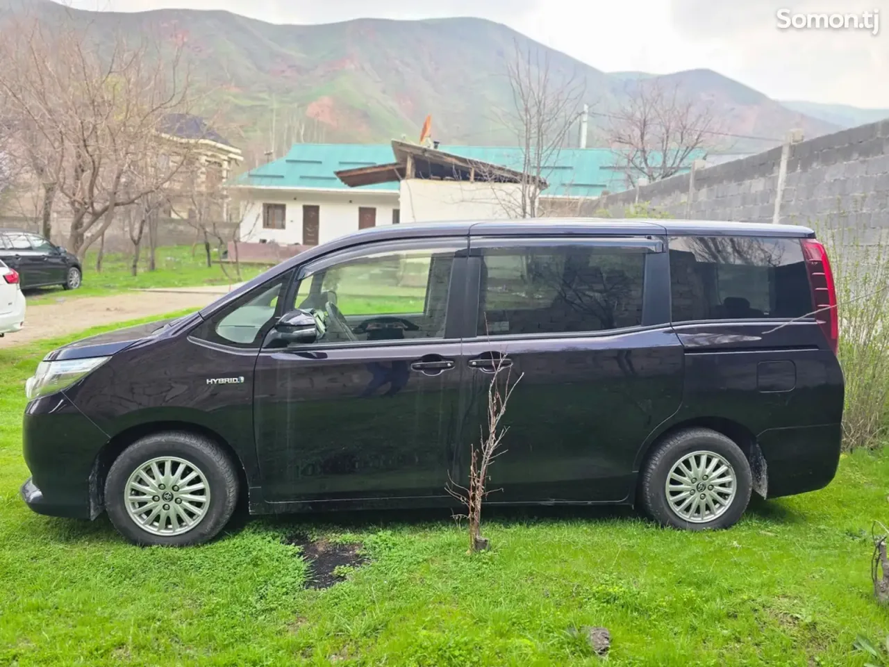 Toyota Noah 2014 · 2.0 AT