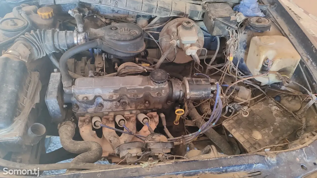 Opel Vectra A 1992 · 1.6 MT