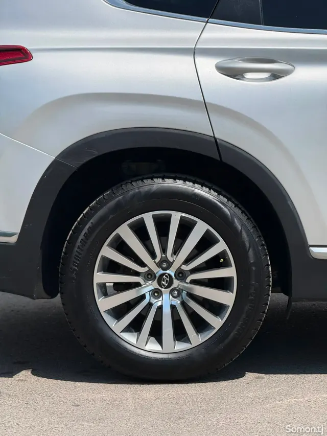 Hyundai Santa Fe 2019 · 2.4 AT