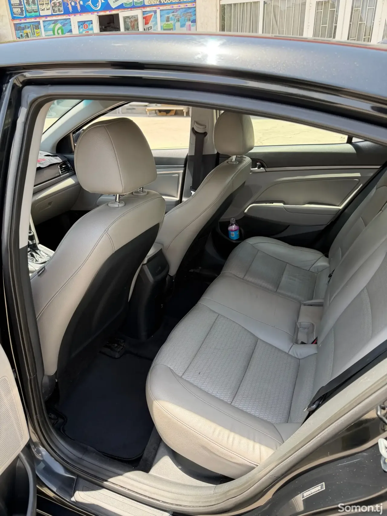 Hyundai Elantra 2017 · 2.0 AT