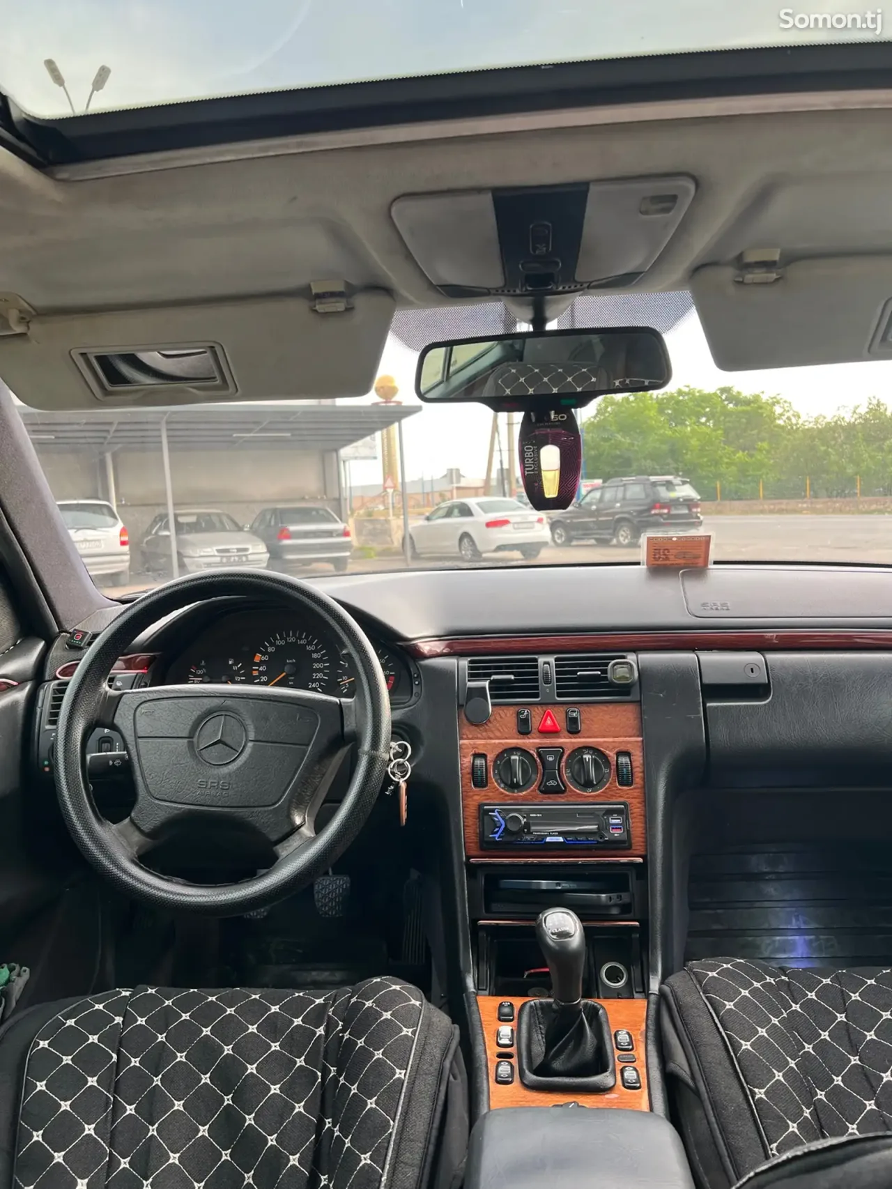 Mercedes-Benz E class 1997 · 2.0 MT