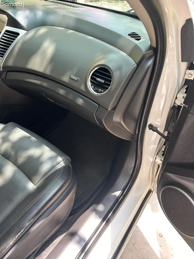 Chevrolet Cruze 2011 · 1.8 AT