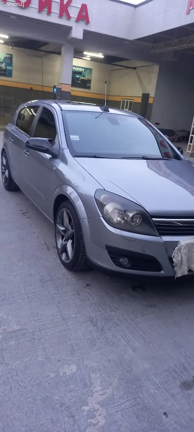 Opel Astra H 2008 · 1.6 MT