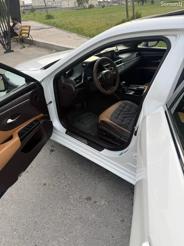 Lexus ES series 2019 · 3.0 AT