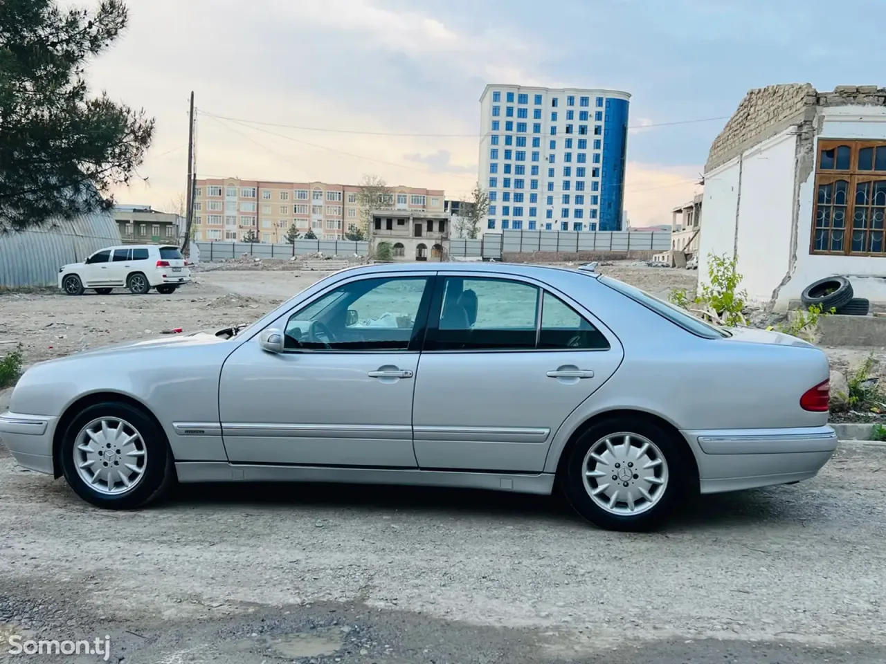 Mercedes-Benz E class 2000 · 2.8 AT