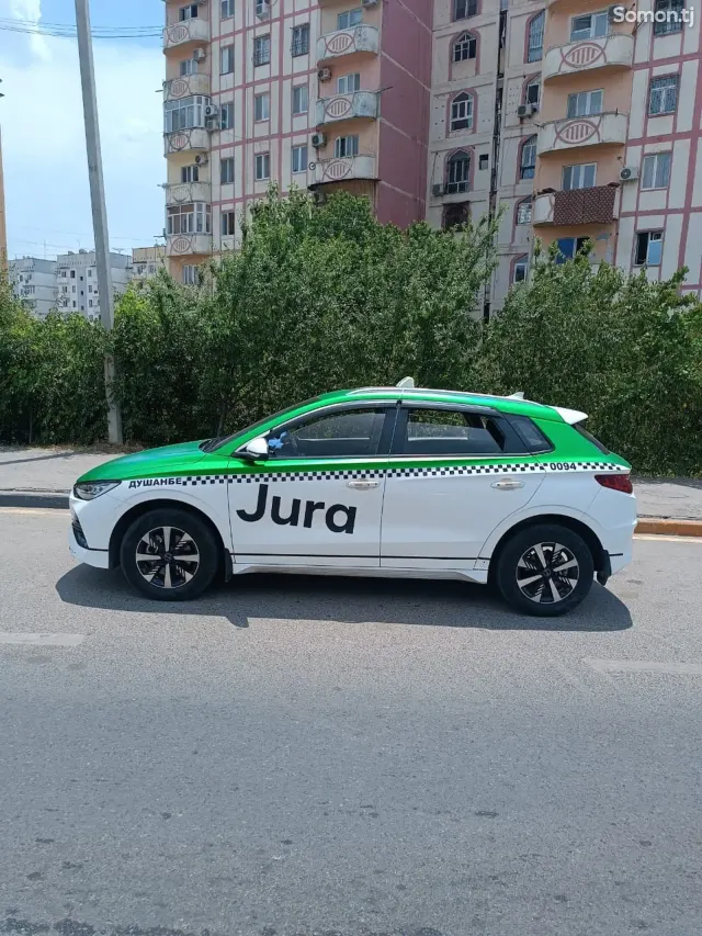 BYD E2 2023 · 4.4 AT