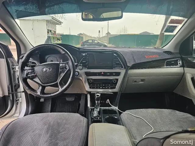 Hyundai Sonata 2015 · 2.0 AT