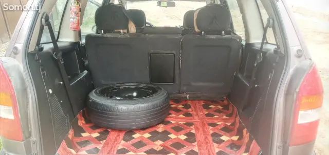 Opel Zafira 2000 · 1.6 MT