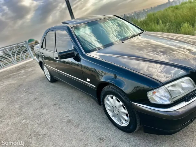 Mercedes-Benz C class 2000 · 3.2 AT