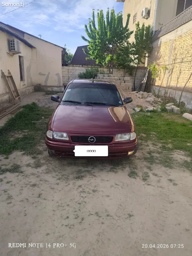 Opel Astra F 1995 · 1.4 MT