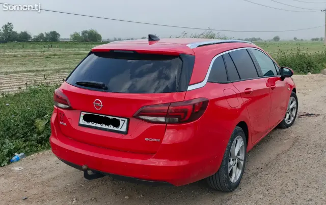 Opel Astra K 2017 · 1.0 MT