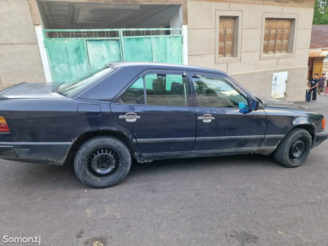 Mercedes-Benz W124 1988 · 2.0 MT