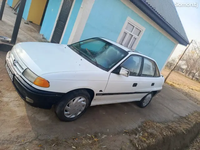 Opel Astra F 1993 · 1.6 MT
