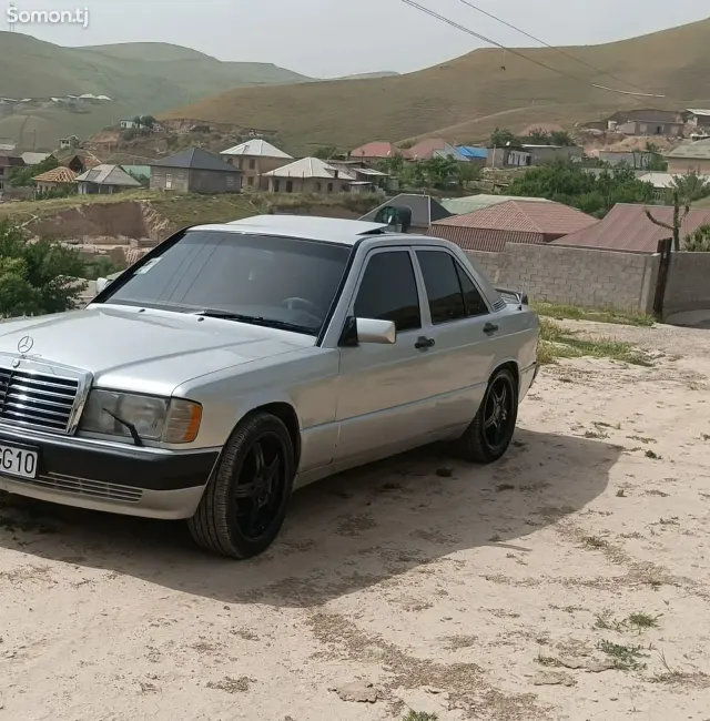 Mercedes-Benz W201 1990 · 2.3 MT